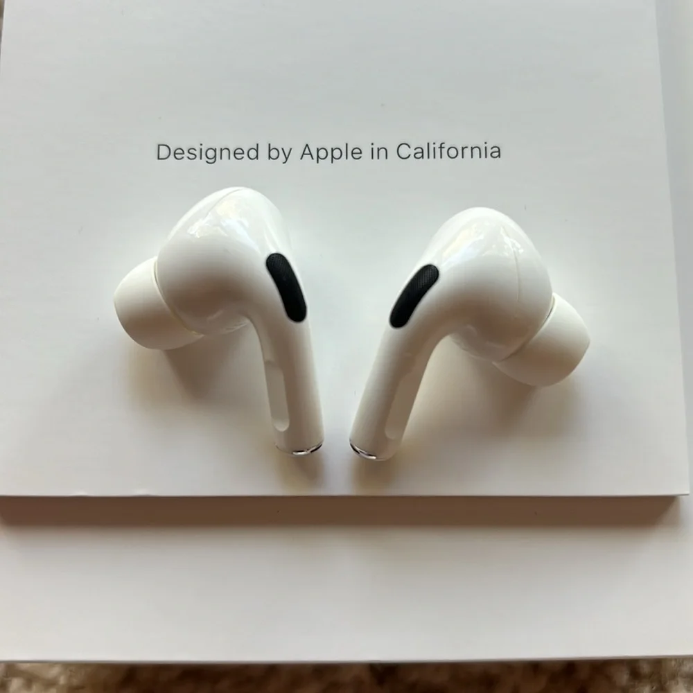 Apple AirPods Pro with Wireless Charging Case (1st Generation)
